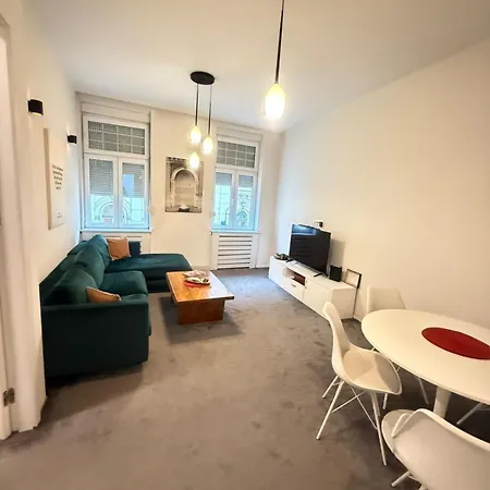 Old Town Luxe Living Apartment